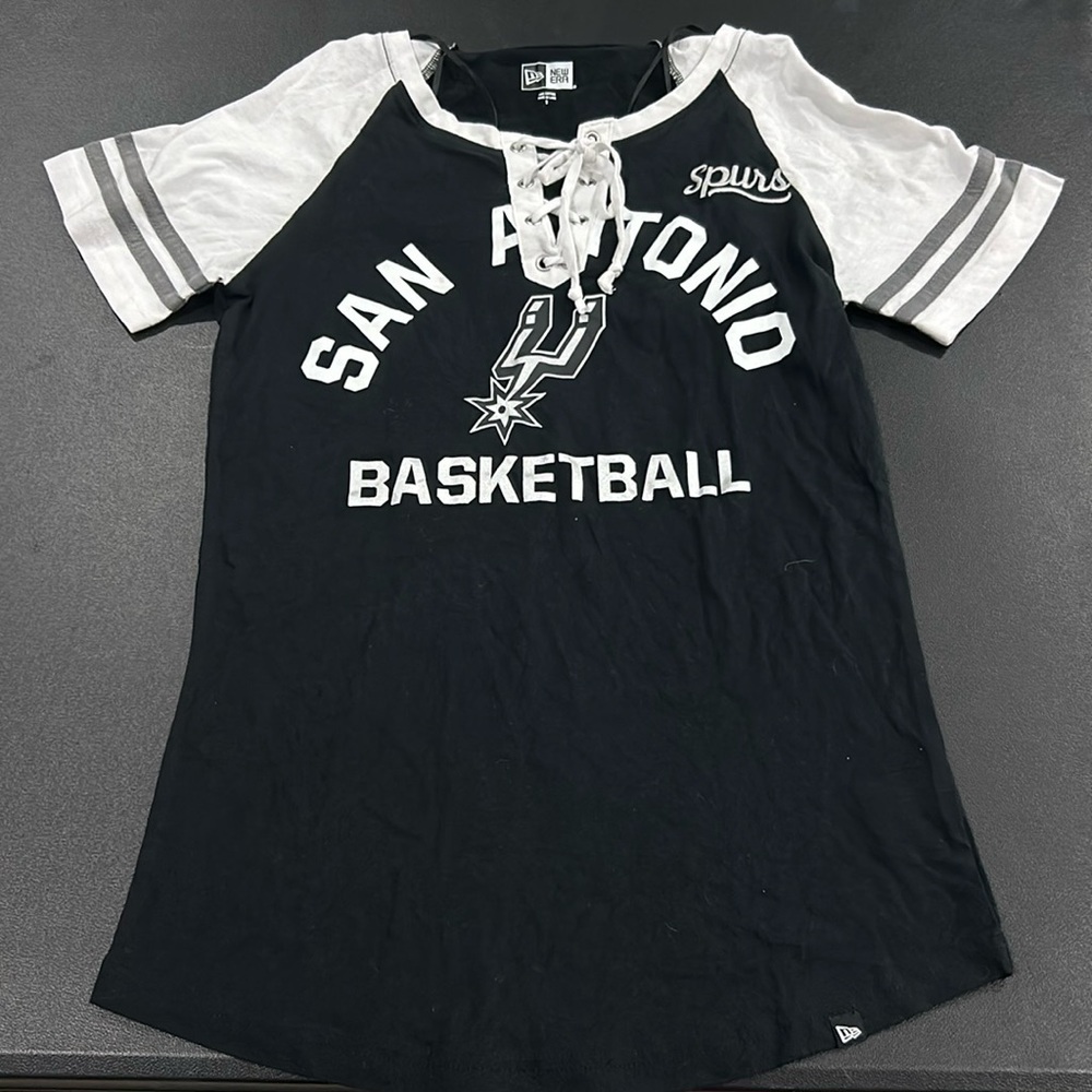San Antonio Spurs Front Lace Up Tee. Size S (366)